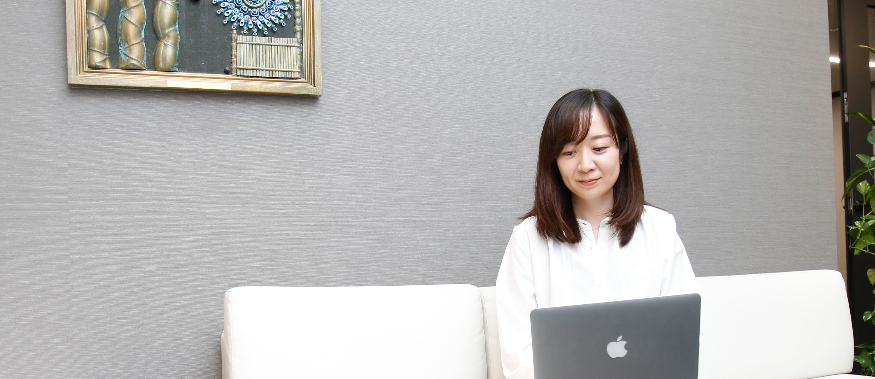 川上 真奈美さんのインタビュー、一日のスケジュールについてご紹介します。